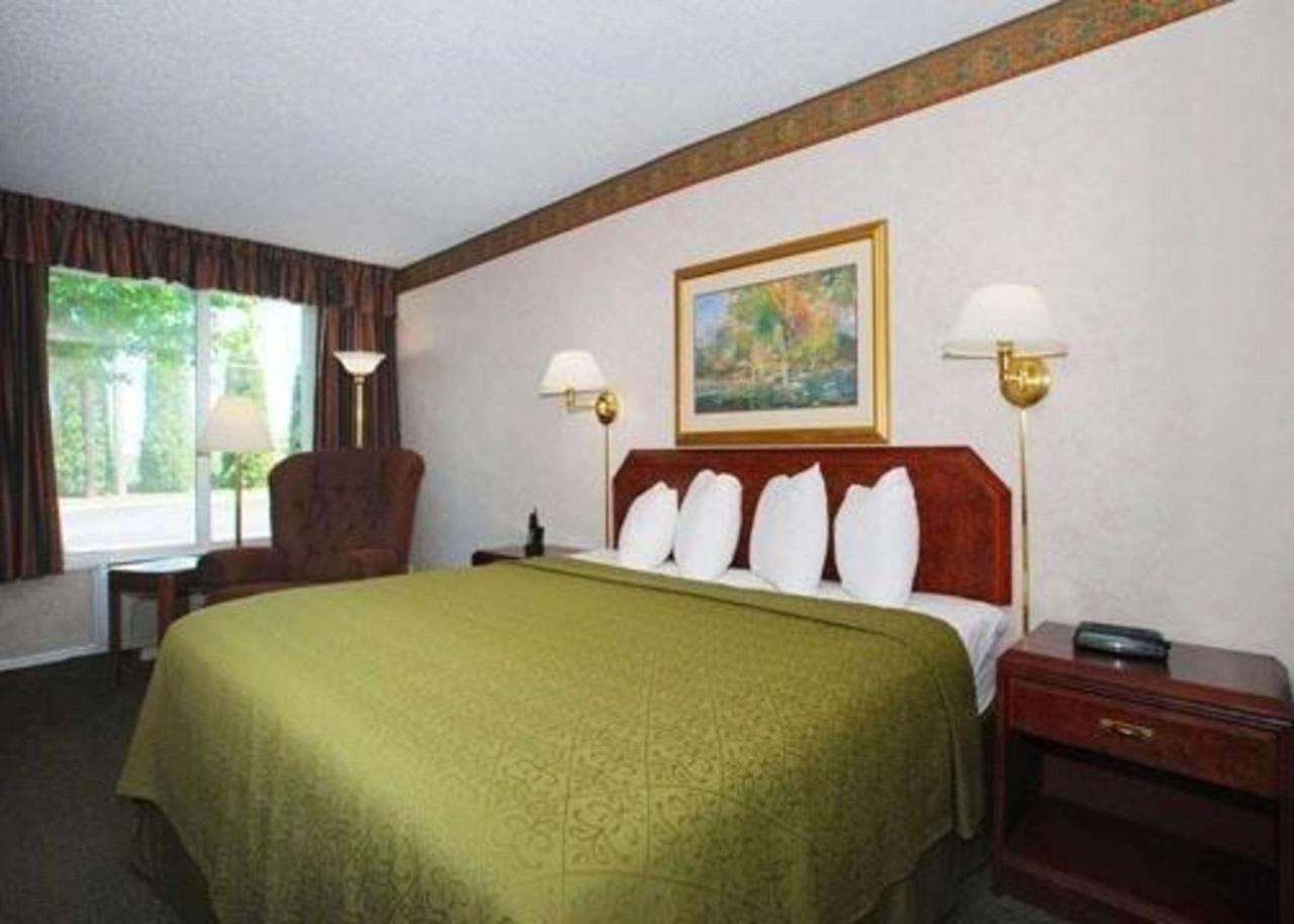 Rodeway Inn Conference Center Крофърдсвил Екстериор снимка